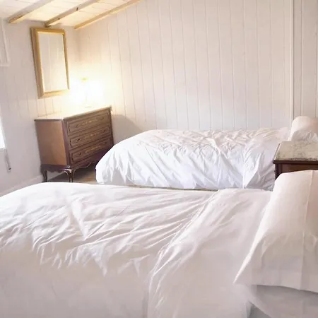 Spacious House In * アベハール