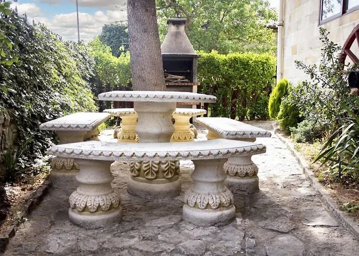 Spacious House In 펜션 아베하르