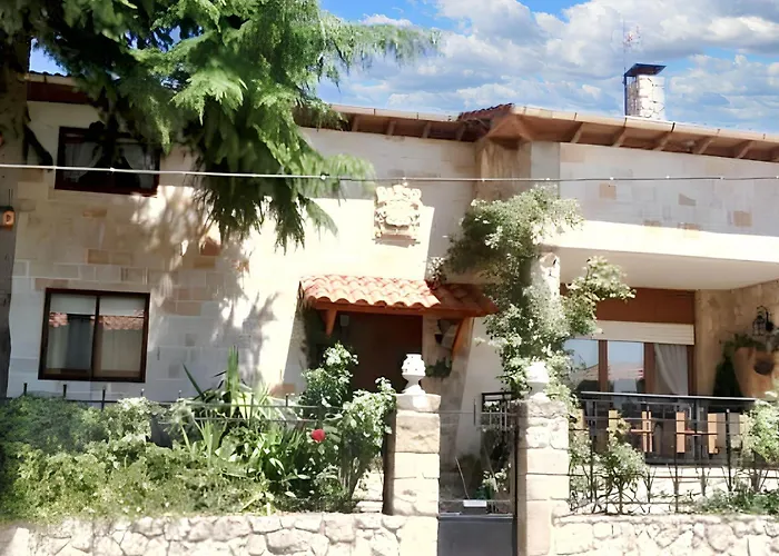 Spacious House In 아베하르