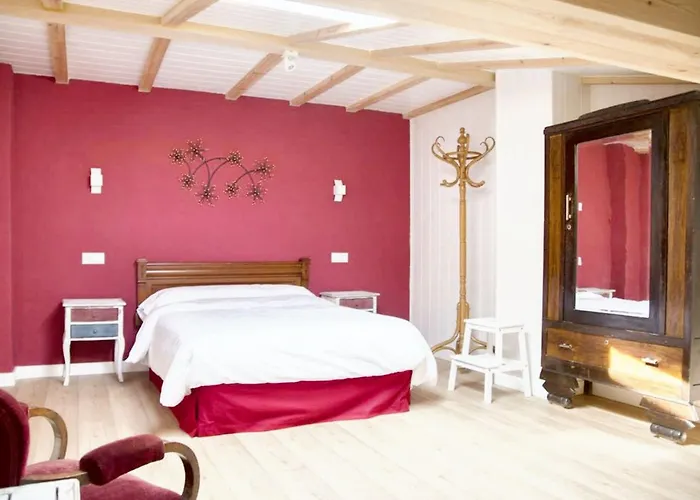 Spacious House In 펜션 아베하르