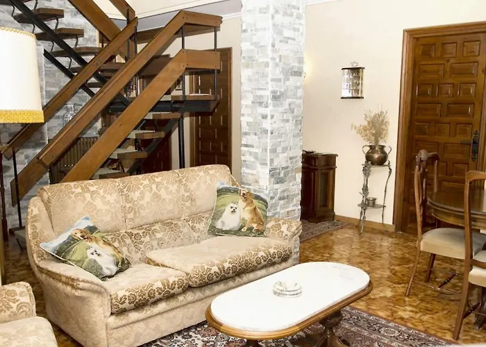 Spacious House In 펜션 아베하르