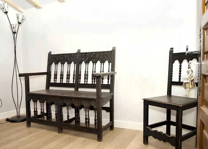 Spacious House In 아베하르